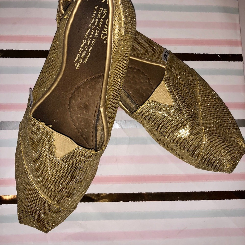 ☀️TOMS Gold Sparkly Metallic 8.5 Flats☀️